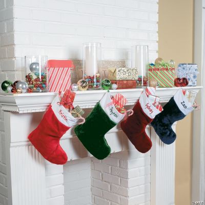 Red, Green & White Mantel Décor