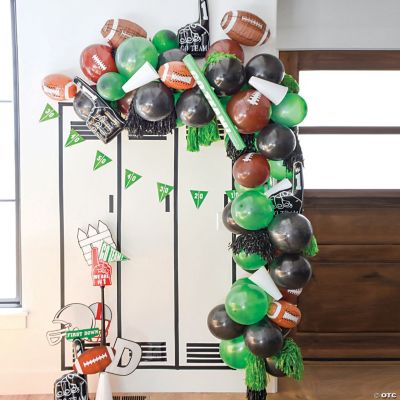 Set the Scene with Balloon Garlands