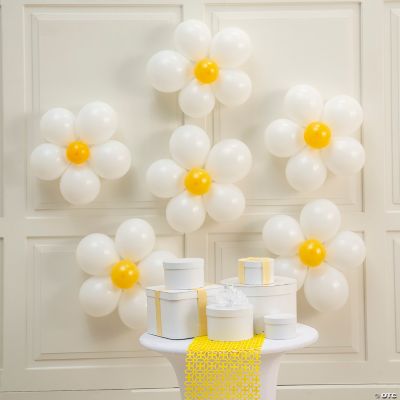 Set the Scene with Balloon Garlands