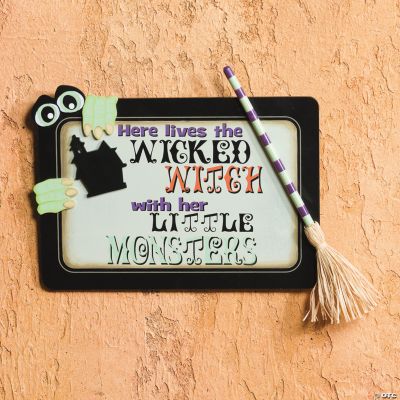 “Here Lives the Wicked Witch” Sign