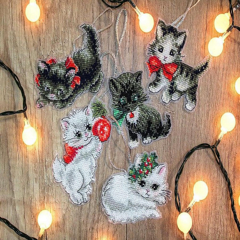 LetiStitch - Counted Cross Stitch Kit Christmas Kittens Toys Leti987 Image