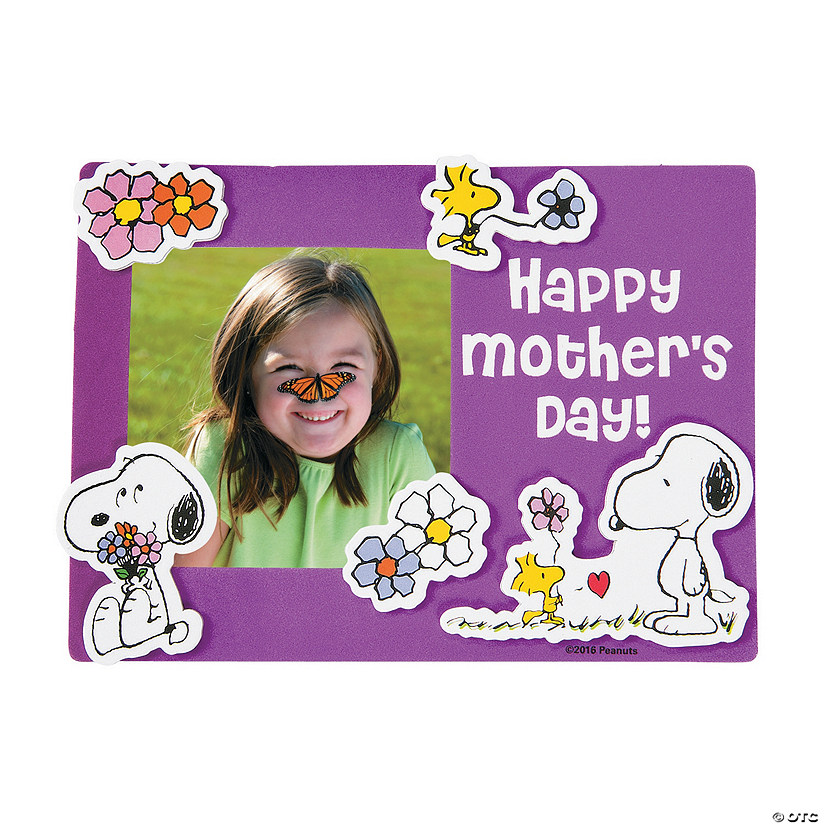 Peanuts&#174; Mother&#8217;s Day Picture Frame Magnet Craft Kit Image