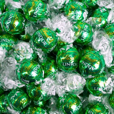 36 Pcs Green Candy Lindor Mint Truffles by Lindt (1 lb) Image 1