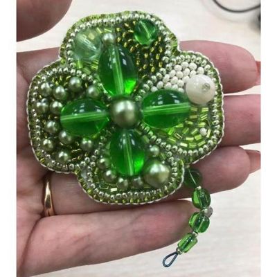 Charivna Mit BP-186C Beadwork kit for creating brooch Crystal Art "Symbol of luck" Image 2