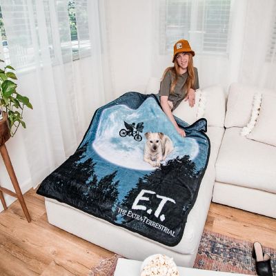 E.T. The Extra-Terrestrial Bike Moon Fleece Throw Blanket  45 x 60 Inches Image 3