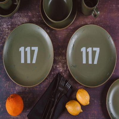 HALO Master Chief 117 Stoneware 8-Piece Dinnerware Set  Plates, Bowls, Mugs Image 1