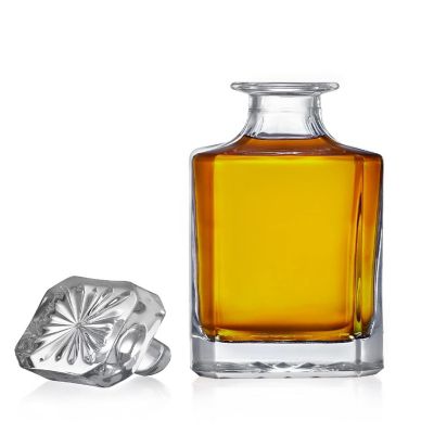 Makerflo 750 ml Glass Whiskey Decanter with Airtight Stopper, Gift for Men, 6 Pcs Set Image 1