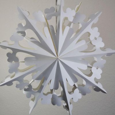 PaperLanternStore 24" White Winter Clover Christmas Holiday Snowflake Paper Star Lantern Image 1
