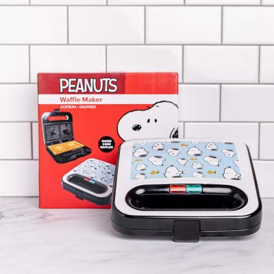 Uncanny Brands Peanuts Snoopy & Woodstock Double-Square Waffle Maker Image 1
