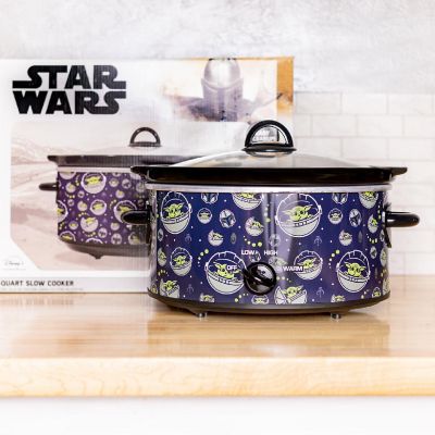 Uncanny Brands The Mandalorian 5qt Slow Cooker- Cook With Baby Yoda and Mando Image 3