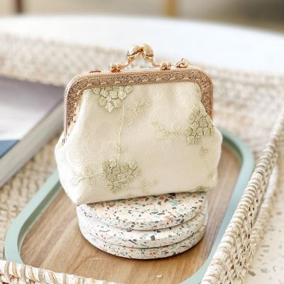 Wrapables Vintage Floral Lace Coin Purse Wallet with Key Chain, Beige Image 3