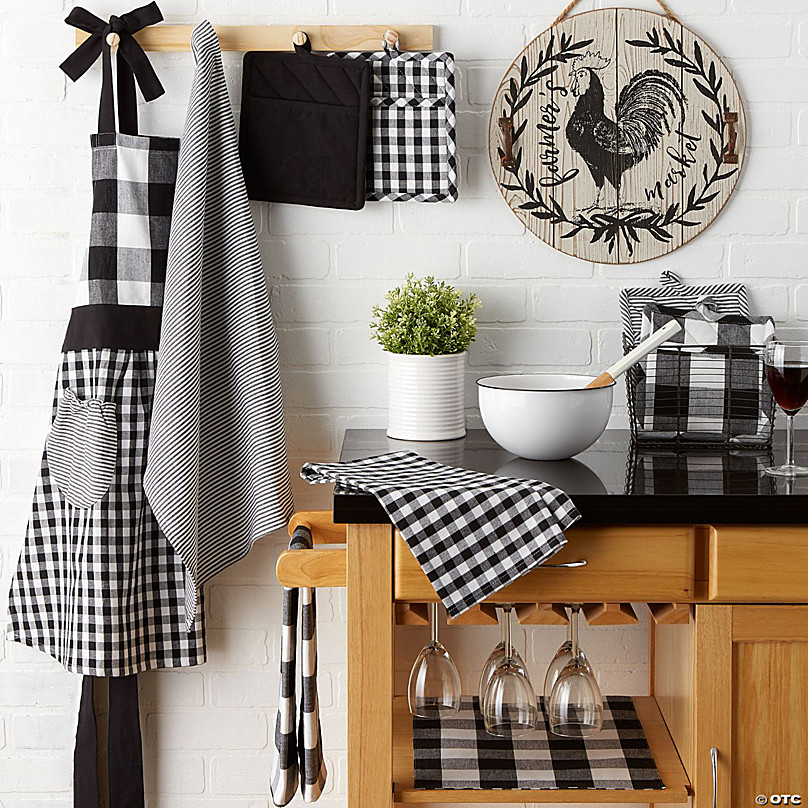 Farmhouse kitchen  Black white kitchen decor, White kitchen decor, Checkered  kitchen decor