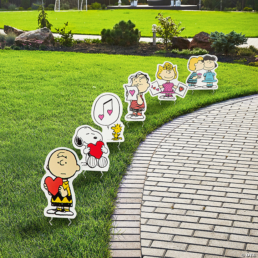 15 1/2" - 15 3/4" Peanuts<sup>&#174;</sup> Valentine&#8217;s Day Yard Signs - 6 Pc. Image