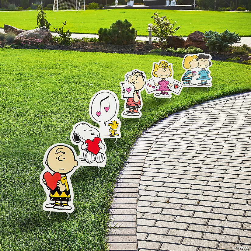 15 1/2" - 15 3/4" Peanuts&#174; Valentine&#8217;s Day Yard Signs - 6 Pc. Image