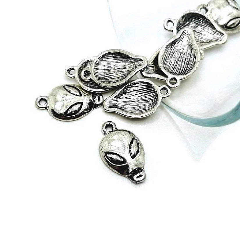 50 Pcs Silver Alien Face UFO Charms Image