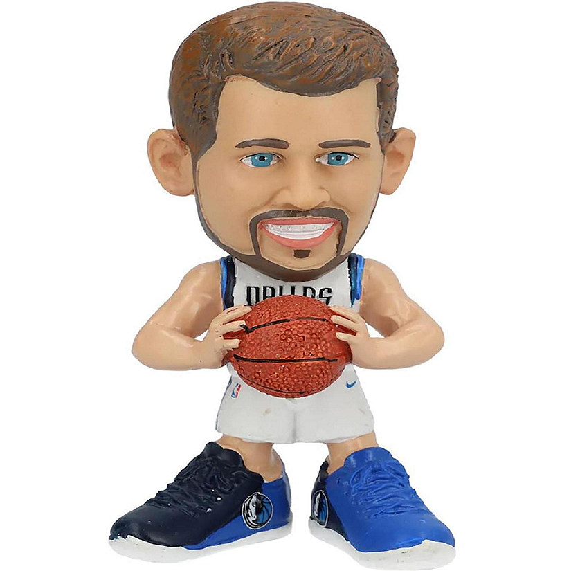 Dallas Mavericks Luka Doncic #77 NBA Showstomperz Mini Bobble Image