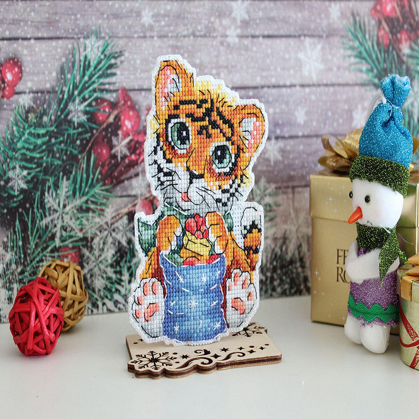 MP Studia - Christmas Tree Ornament. Baby Tiger P-588 Plastic Canvas Counted Cross Stitch Kit Image