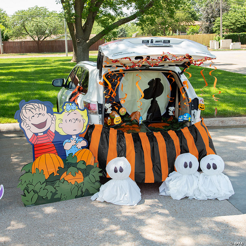 Peanuts<sup>&#174;</sup> Great Pumpkin Trunk-or-Treat Decorating Kit - 27 Pc. Image