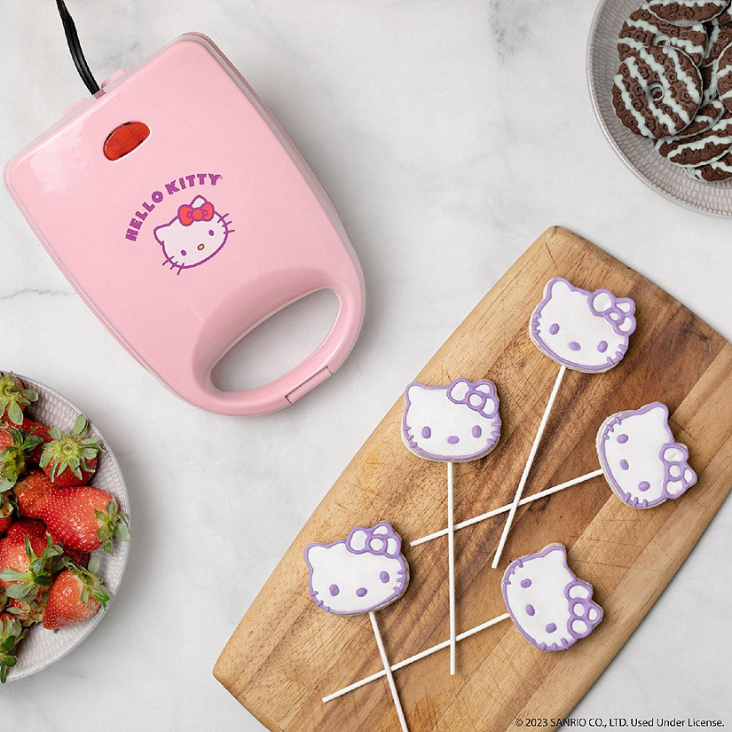 Uncanny Brands Hello Kitty Cake Pop Maker Makes 4 Hello Kitty Cake