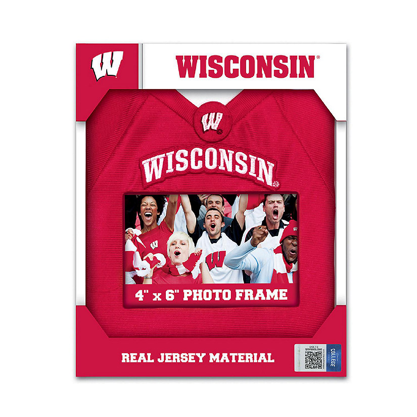 Wisconsin Badgers Uniformed Frame Image