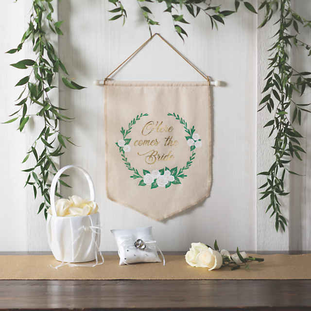 14 Here Comes The Bride Canvas Banner