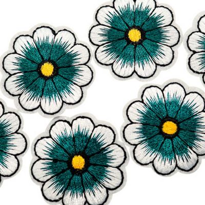 1 1/2" Hunter Green Daisy Flower Iron On Patch 72 Pack Image 2