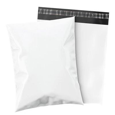 100 Count 7.5x10.5 Glossy Mailer Bags Image 1
