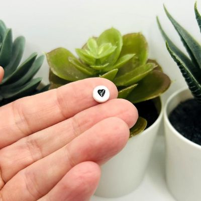 100 Pcs White and Black Heart Beads Image 2