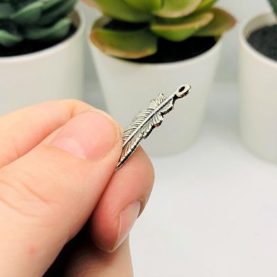 20 Antiqued Silver Feather Charms Image 3