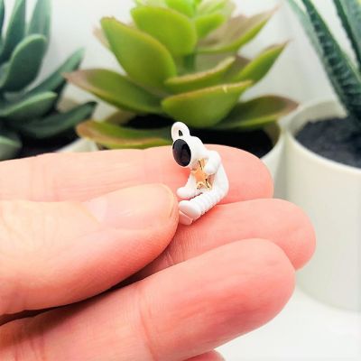20 Pcs 3D Sitting Astronaut Charms Image 2