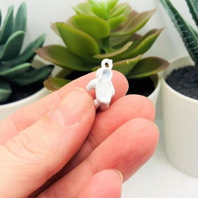 20 Pcs 3D Sitting Astronaut Charms Image 3