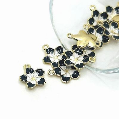 20 Pcs Black and White Flower Charms Image 1