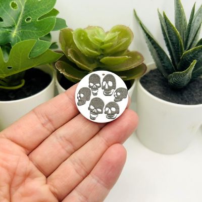20 Pcs Black and White Skull Pendants Image 1