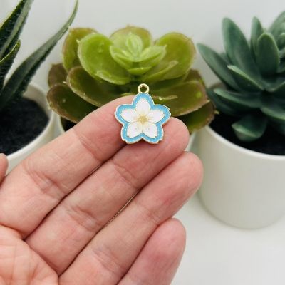 20 Pcs Blue and White Flower Charms Image 1