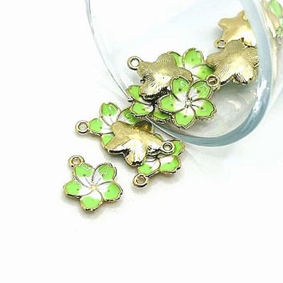20 Pcs Green and White Flower Charms Image 1