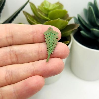 20 Pcs Green Fern Leaf Charms Image 1