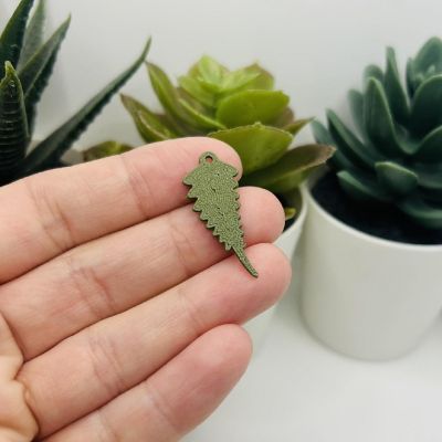 20 Pcs Green Fern Leaf Charms Image 2