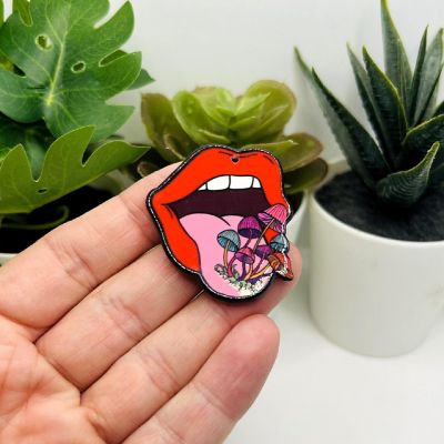 20 Pcs Mouth with Mushroom Pendants Image 1