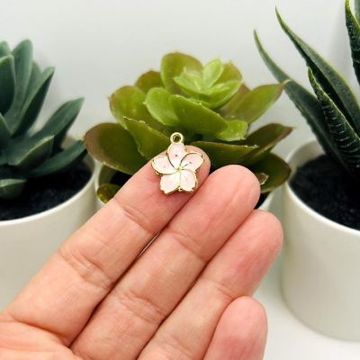 20 Pcs Pink and White Flower Charms Image 1