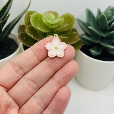 20 Pcs Pink and White Flower Charms Image 1