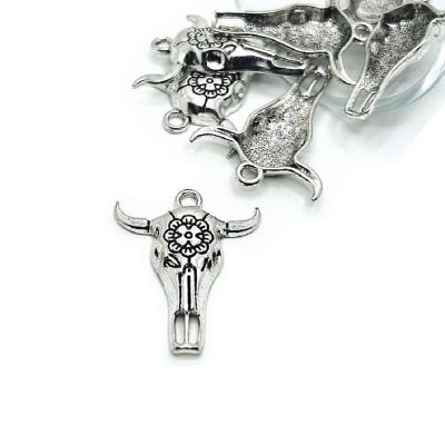 20 Pcs Silver Cattle Steer Skull Charms Image 1