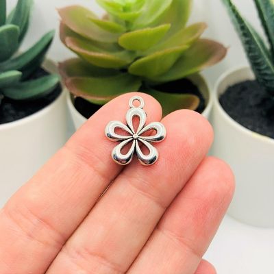 20 Pcs Silver Daisy Flower Charms Image 1
