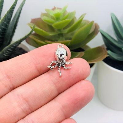 20 Pcs Silver Octopus Charms Image 1