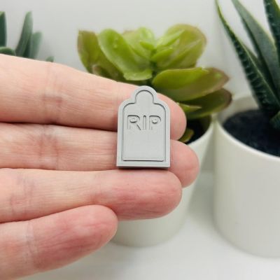 20 Pcs Tombstone Halloween Charms Image 1