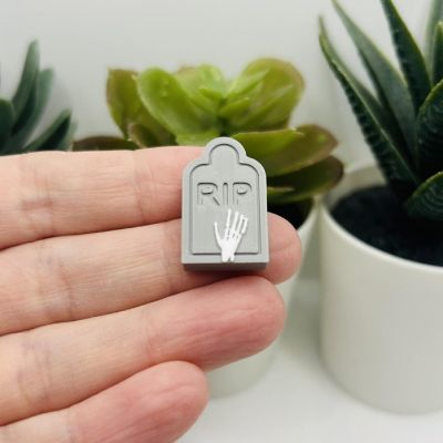 20 Pcs Tombstone Halloween Charms Image 1
