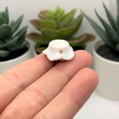 20 Pcs White Chunky Rose Flower Beads Image 3