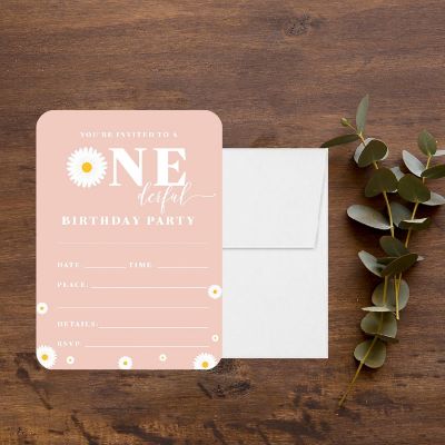 24 Retro Daisy Birthday Invitations Image 1