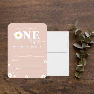 24 Retro Daisy Birthday Invitations Image 1