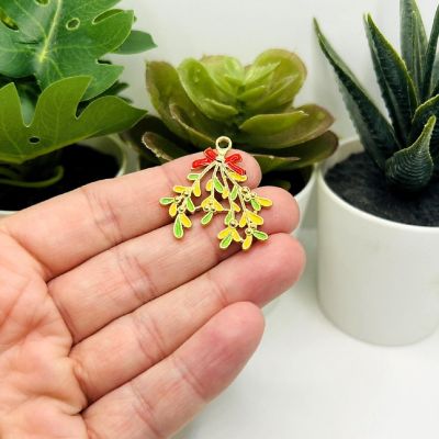 4 Pcs Christmas Mistletoe Charms Image 1