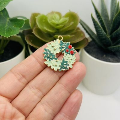 4 Pcs Enamel Christmas Wreath Charms Image 1